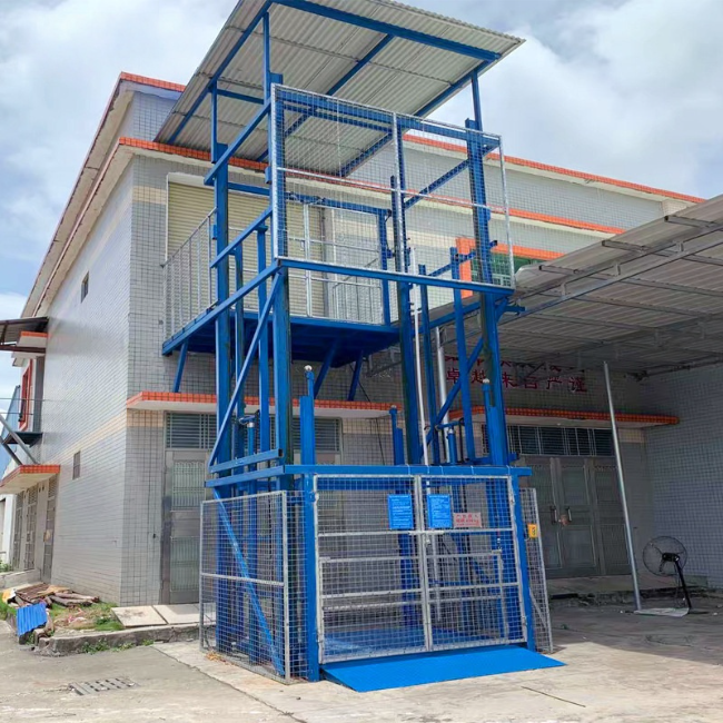辽源建材厂室外升降货梯安装